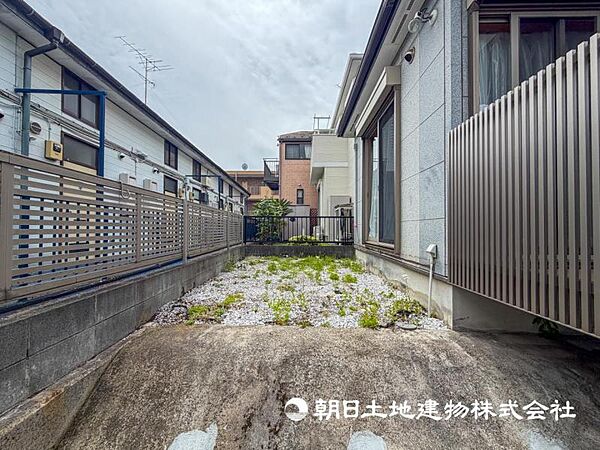 【お庭】季節の飾り物など、より「オウチ時間」を楽しめる空間。　家庭菜園などのお庭の手入れも楽しいです