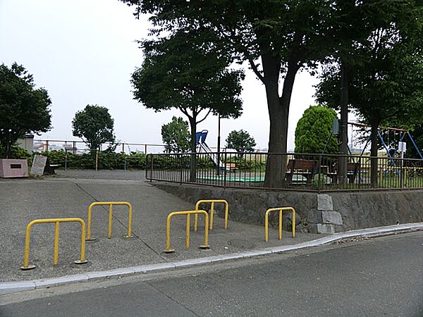 綱島上町公園 850ｍ