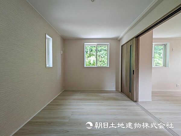 【洋室】間接照明などでお部屋をドレスアップしてみると昼と夜の過ごし方がガラッと変化しますね