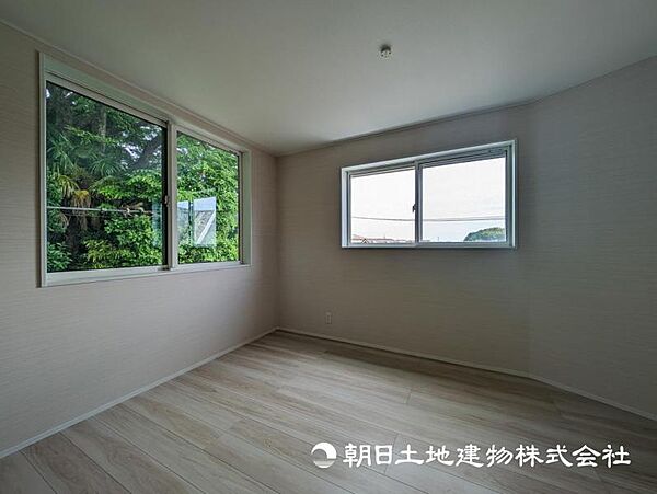 【洋室】長く住む家だからこそ生活スタイルや趣味が変わってもいつでもカスタム出来るのがフローリングのいいところです