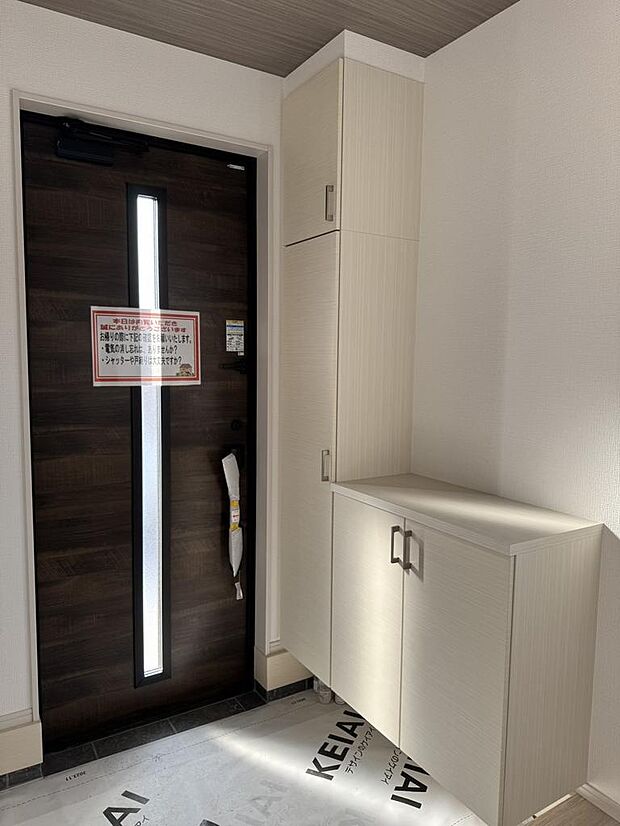 シューズ収納付きで玄関周りもスッキリ保てます。