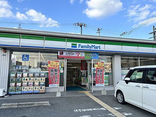 ファミリーマート菱江3丁目店 280m