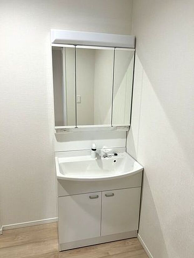 モデルルームの洗面台です。