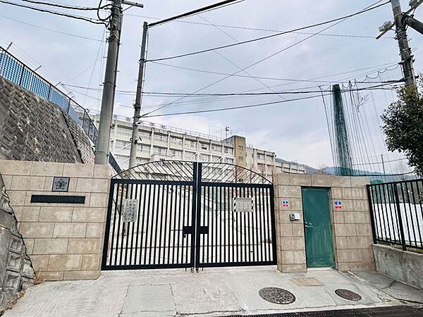 東大阪市立孔舎衙中学校 1050m