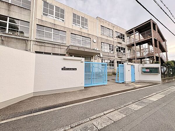 東大阪市立盾津東中学校 1050m