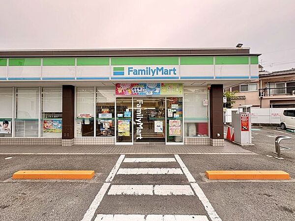 ファミリーマート八尾南本町店 870m