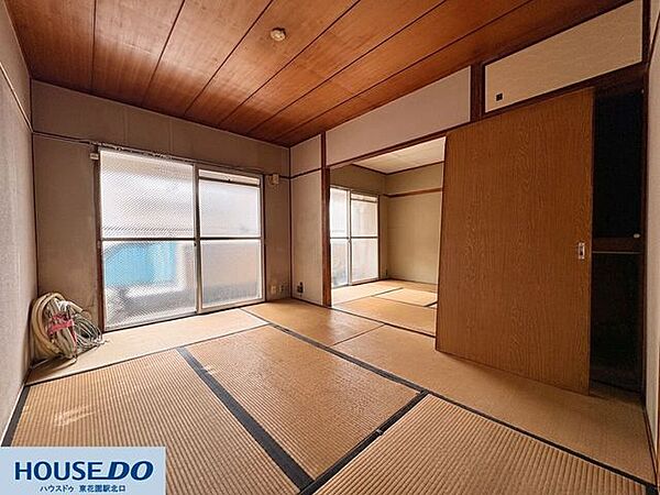 障子や引き戸を開放することで、2つの和室を広くつなげて使える続き間の構造です♪ライフスタイルに合わせて仕切りを閉めれば個室に、開ければ開放的な大空間にと、フレキシブルに間取りを変更できます！