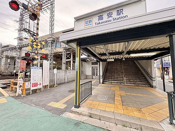 高安駅 590m