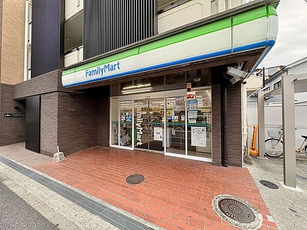 ファミリーマート東大阪近江堂店 680m