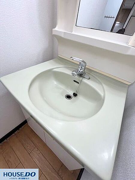 シンプルで清潔感のある浴室です！毎日のバスタイムが心安らぐひとときになりそうですね♪お手入れもスムーズにできるので、気持ちよくお使いいただけます！