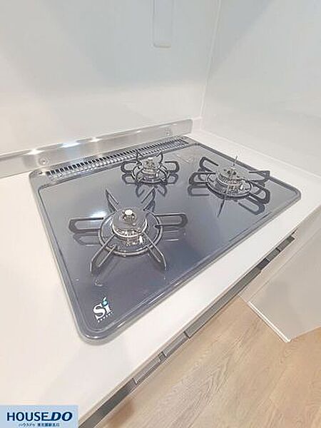安全機能が充実したお手入れしやすい3口ガスコンロです♪効率よく同時調理ができるので、忙しい夕方の料理もはかどりますね☆
