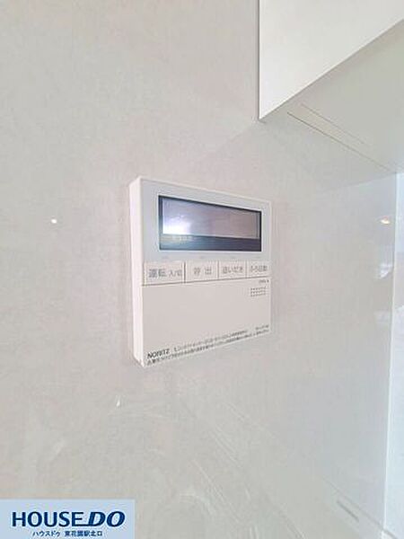 お風呂の追いだきや温度設定がワンタッチで可能なNORITZ製の給湯器リモコン。洗面室に設置されており、毎日のバスタイムを快適にサポートします♪
