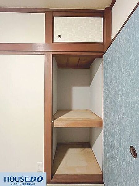 奥行きがありたっぷり収納できる和室の押入れです♪天袋もついているため、季節物の衣類やお布団、大きな荷物もすっきり整理整頓できます！