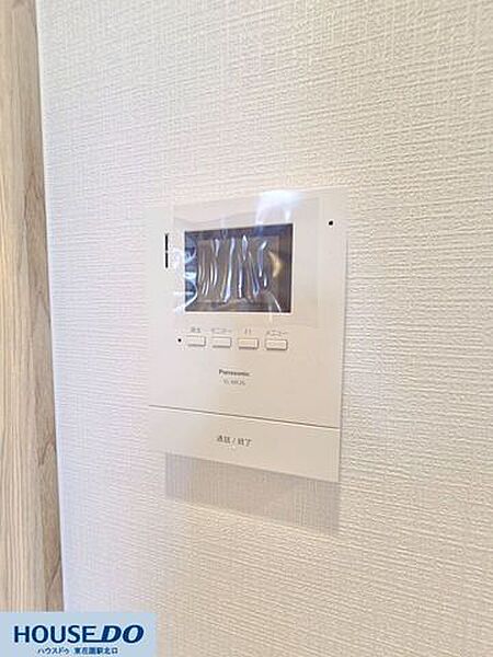 モニター付きインターホンが設置されているので、訪問者の顔を室内からしっかり確認できます☆防犯面でも非常に安心感があり、一人暮らしや女性のお部屋探しにもうれしい設備です！