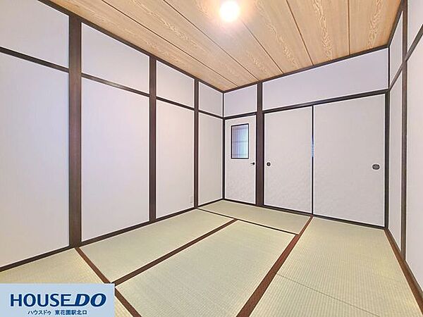 障子戸や押し入れを備えた伝統的で心地よい和室！畳の上でごろりとくつろぐ至福の時間を過ごせます♪お子様の遊び場や寝室としても活躍する万能なお部屋です☆