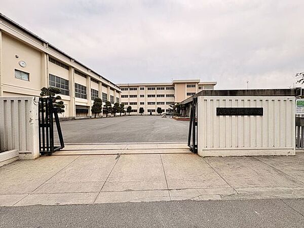 八尾市立南高安中学校 1260m