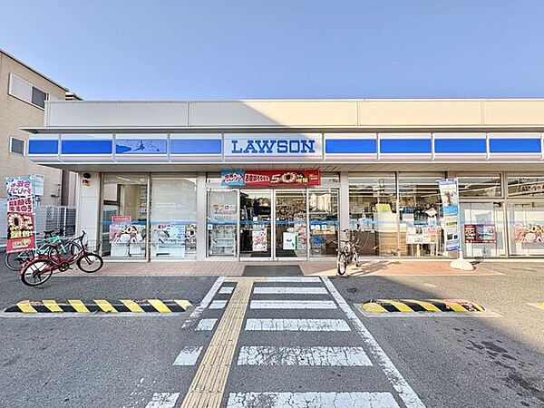 ローソン東大阪俊徳町五丁目店 190m