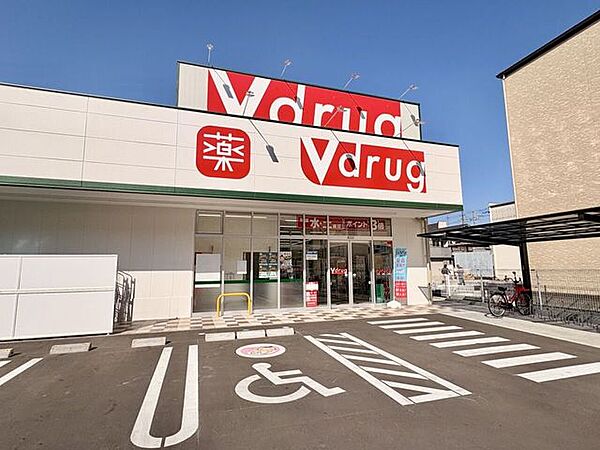 V・drug衣摺加美北店 600m