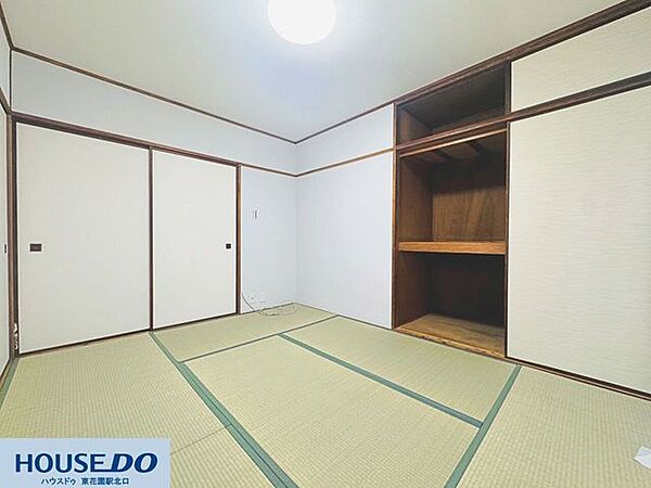上段・下段に分かれた使いやすい押し入れのある和室です！収納力が高く、寝具や大きな荷物もまとめて整理できます♪
