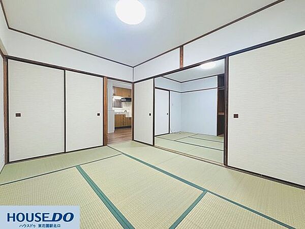 お部屋同士がつながる開放的な和室の続き間です！襖を開放すれば大空間として使え、キッチンへの移動もスムーズで生活動線も快適☆