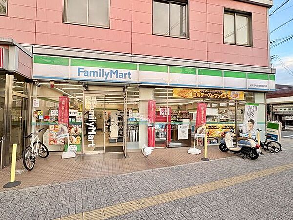 ファミリーマート近鉄河内小阪駅南口店 390m