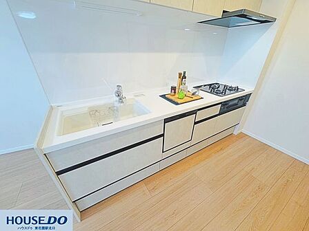 手入れがしやすいフラットなワークトップと3口コンロ!効率よく品数を増やせ、毎日の食事作りが快適になります☆