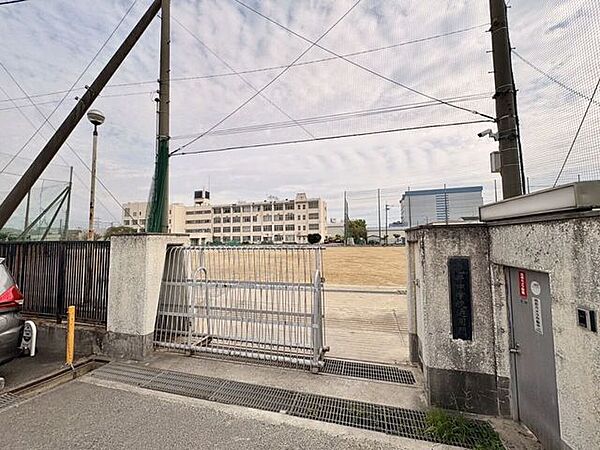 八尾市立亀井中学校 1010m