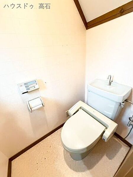 2階トイレ2階にもトイレがあるため、忙しい朝の準備時間でも家族で重なることなくスムーズに利用できます。家族みんなに優しい、ゆとりある設計です。
