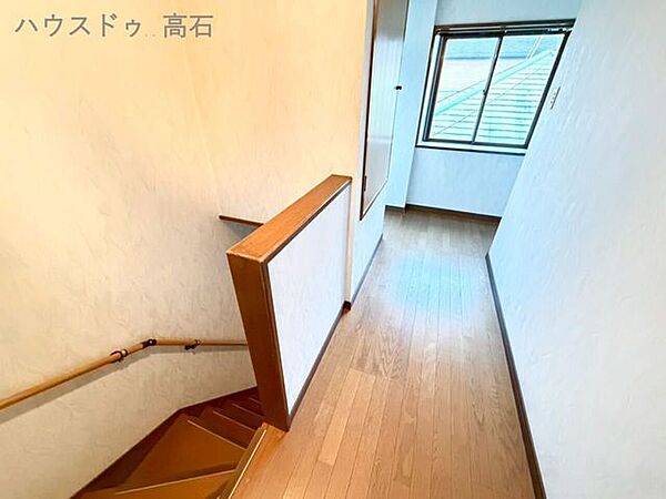 窓があり明るいです。