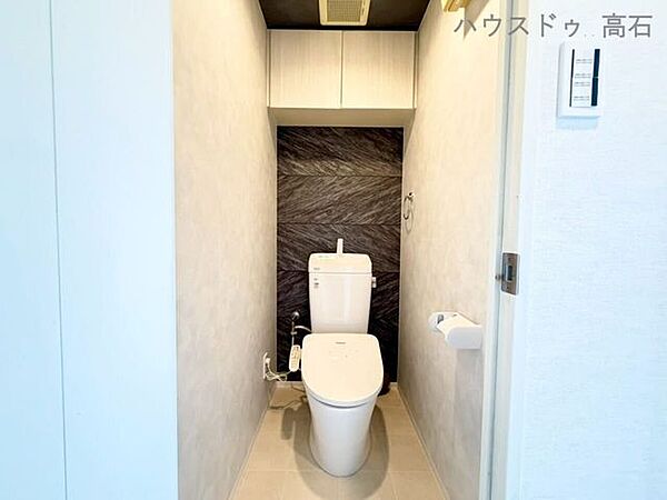 ★トイレットペーパー等の保管に便利な「吊戸棚収納」ですっきり綺麗♪