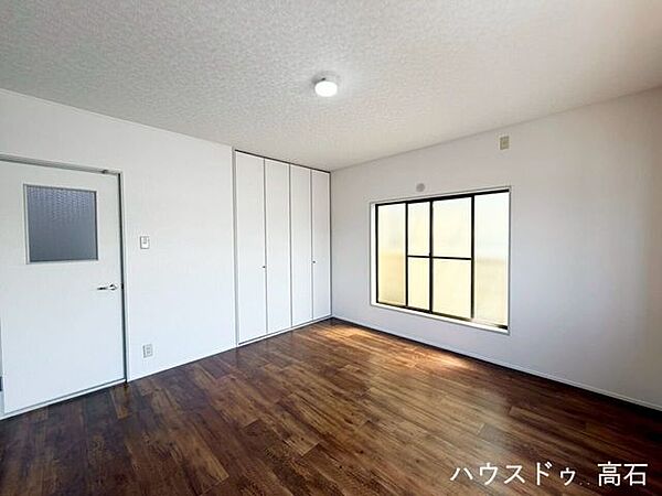 3階7畳洋室家具の配置がしやすい洋室仕様で、寝室はもちろん、書斎や趣味の部屋など多目的に活躍します。