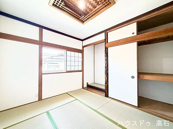 5畳和室(2)上下の押し入れスペースで、お部屋をいつでもすっきり綺麗に保てます！