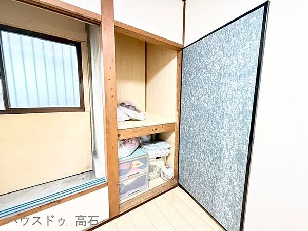 収納スペースを備え、衣類や日用品をすっきり整理できる住まい。居住空間を広く快適にお使いいただけます。