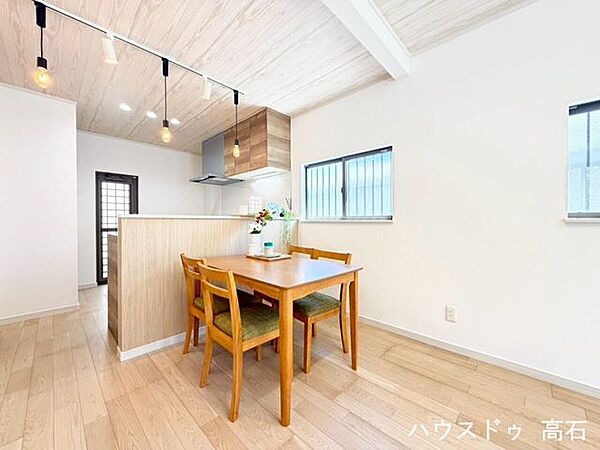 家族との会話が弾む対面キッチンのダイニング♪
