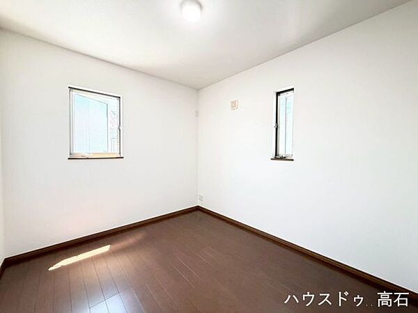 5.2畳洋室【リモートワークや趣味の部屋に】独立性の高いシンプルな空間。