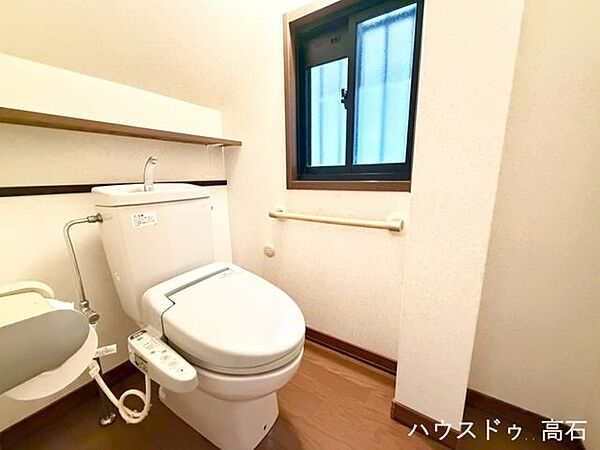 2階トイレ2階にもトイレがあるため、忙しい朝の準備時間でも家族で重なることなくスムーズに利用できます。