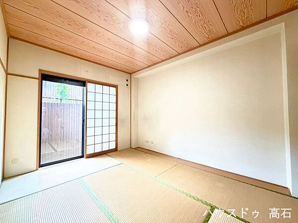い草の香りに包まれてほっと一息つけるゴロ寝スペース。心安らぐ癒やしの部屋です。