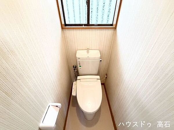 2階トイレ2階にもトイレがあるため、忙しい朝の準備時間でも家族で重なることなくスムーズに利用できます。