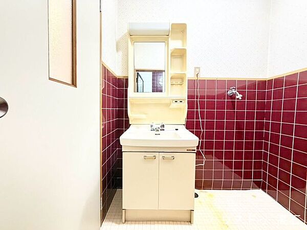 シンプルで使いやすい洗面所は、日々の身支度やお手入れがしやすい機能的な設計です。