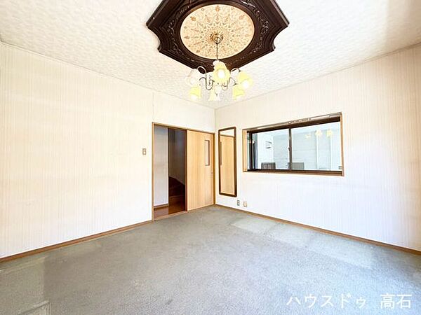 2階8畳洋室ダブルベッドやデスクを置いても余裕たっぷりの大容量スペースです。