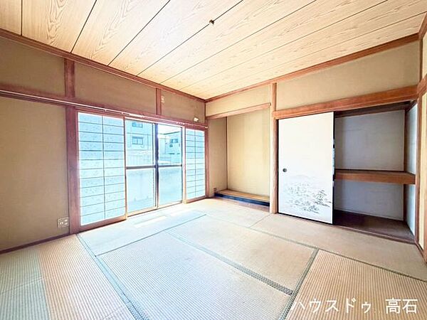 1階8畳和室客間やキッズスペース、布団を敷いてファミリー寝室としてもマルチに活躍します。