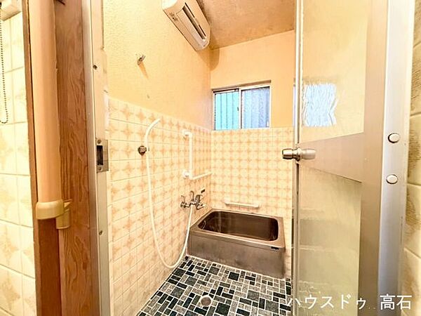 どこか懐かしさを感じるバスルームで、落ち着いた時間をお過ごしいただけます。