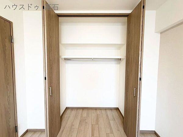 衣類から小物までしっかり収まる便利な収納スペース