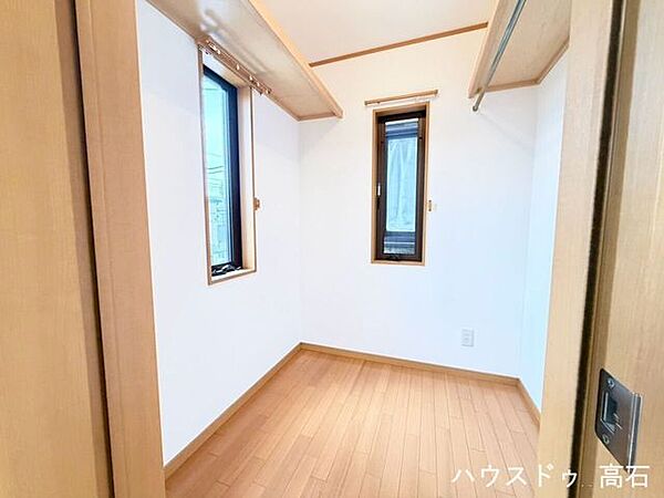 7.5畳洋室大きなWIC付きで衣類や大型荷物もすっきり収まります。