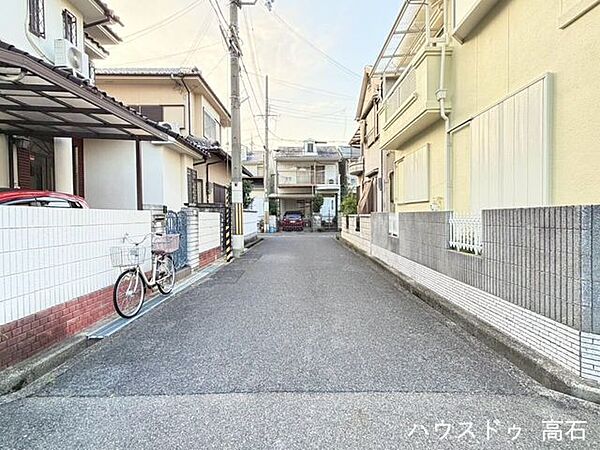 側面ともに圧迫感がなく、光と風が通り抜ける住環境