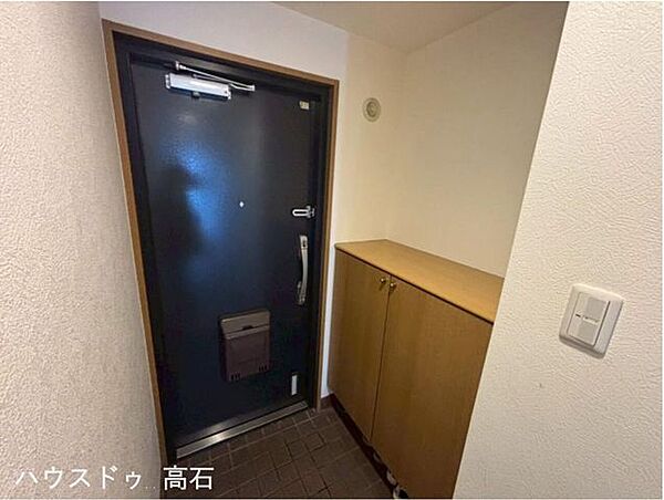 開放感のあるロータイプ靴箱付き！小物が飾れるおしゃれなカウンター玄関。