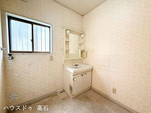 窓があるので浴室からの湿気を逃がすことができます。