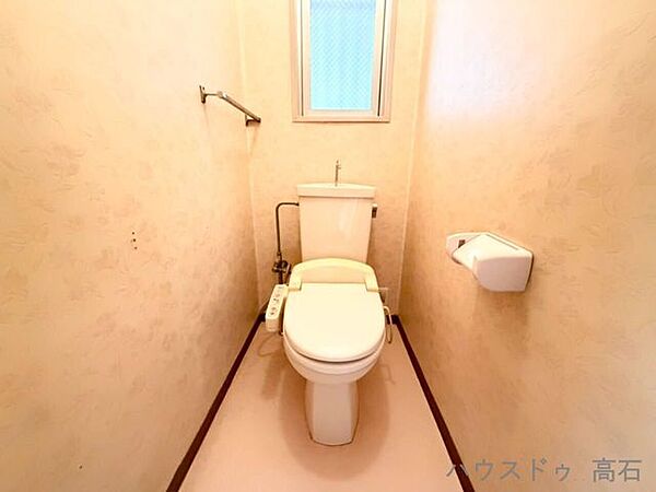 清潔感あふれるトイレ空間。