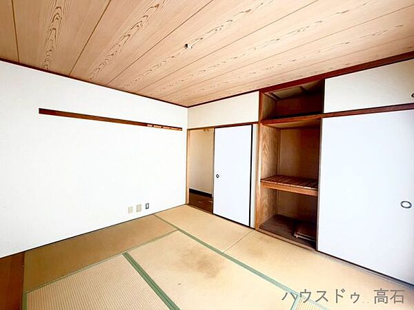 大容量の押入れ収納付きで、お部屋をいつでもスッキリ保てます。