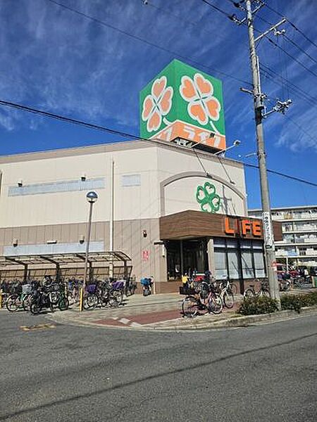 ライフ崇禅寺店 820m